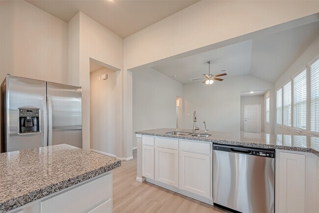 Building Photo - 1091 Lilly Ln