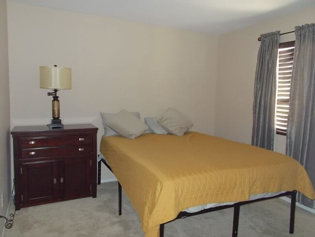 Building Photo - Comfort & Space in a Furnished Home