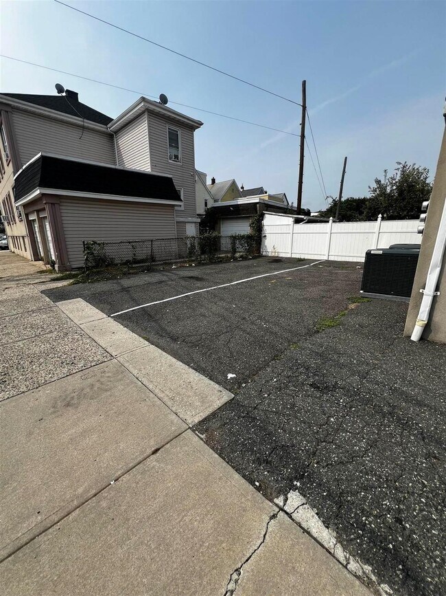 Building Photo - 1501 47th St