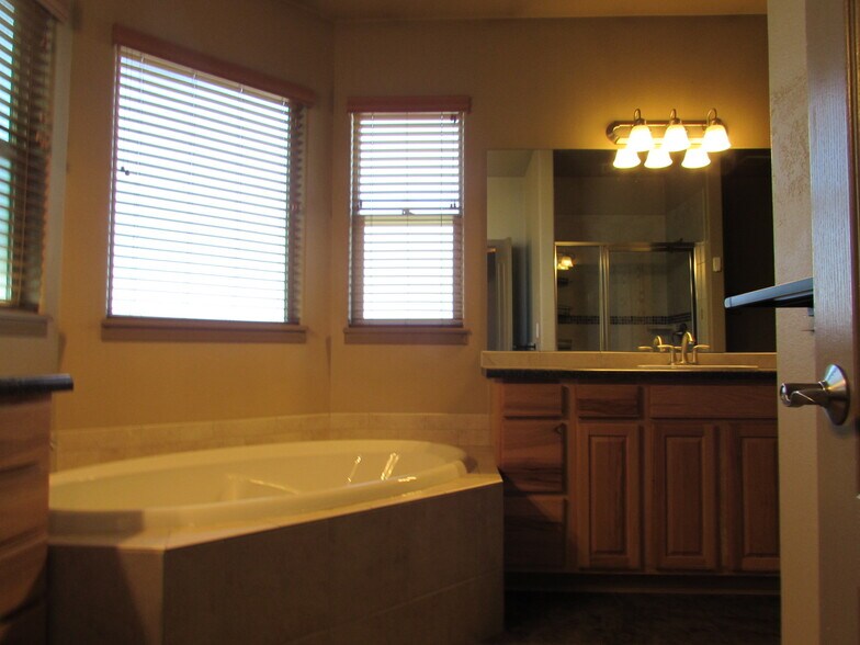 Building Photo - 1132 Legacy Way