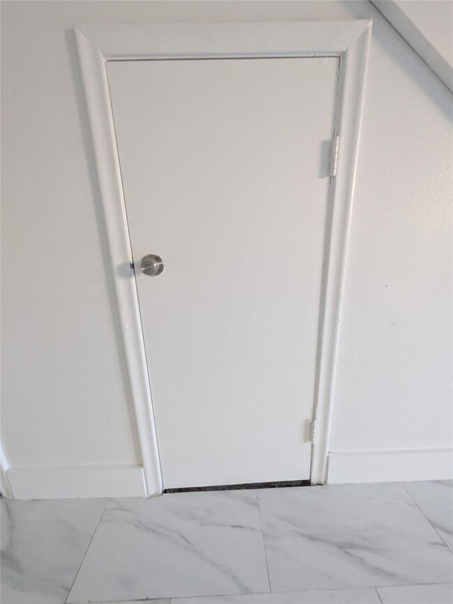 Building Photo - 2456 NW 52nd Ave