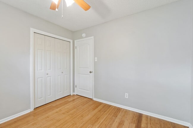 Building Photo - 2119 N 55th Pl