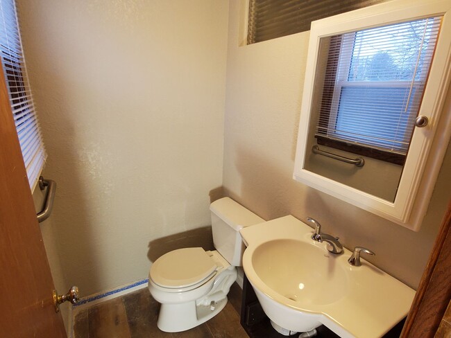 Building Photo - Brown Deer 3 bedroom ranch