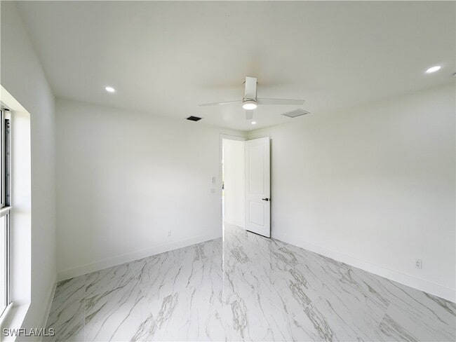 Building Photo - 852 Chipley St E