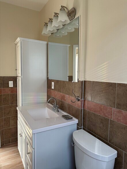 Building Photo - 7114 68th Pl