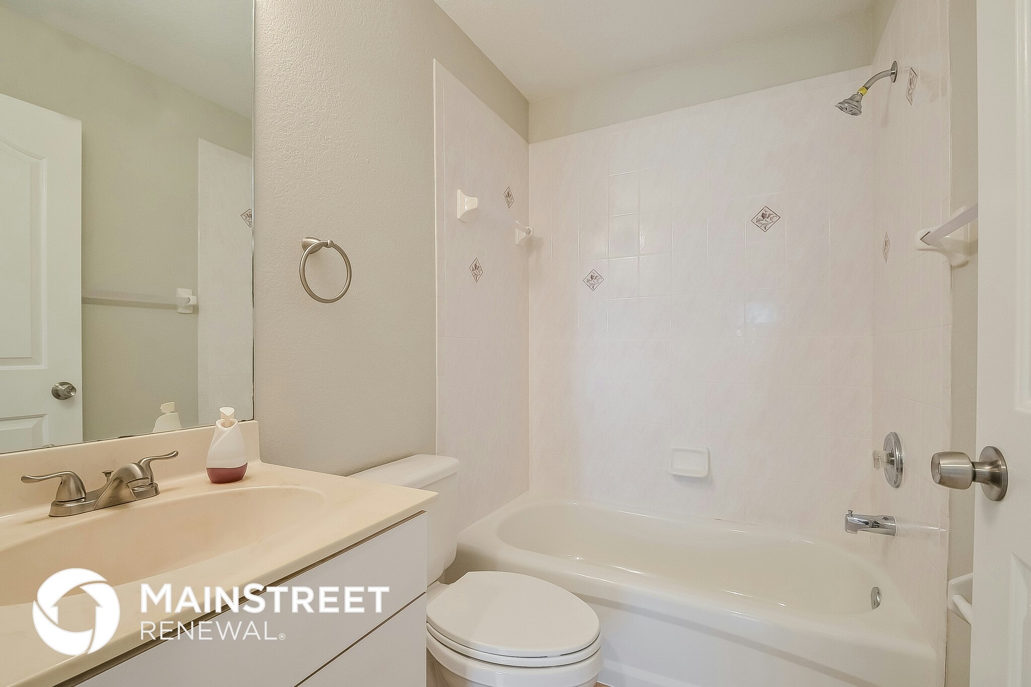 Building Photo - 3858 N Chamberlain Blvd