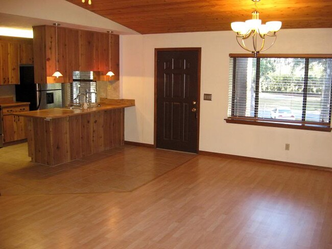 Primary Photo - 1642 Spring Garden Ct