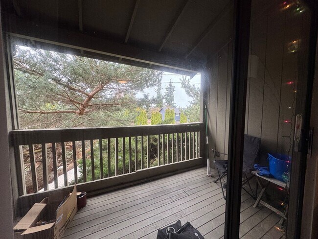 Building Photo - 2 Bedroom 1.5 Bath Townhouse near WWU and Fairhaven w/ Attached Garage