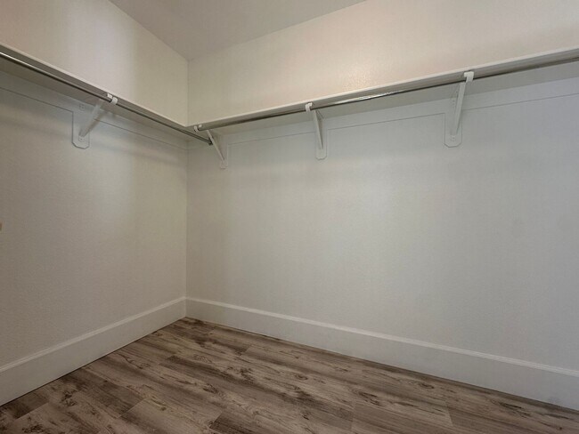 Building Photo - 4 Bedroom Home + Downstairs Office | Move-In Ready