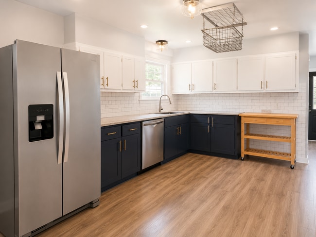 Building Photo - Charming Central Lubbock Home 3/2 with Gorgeous Updates Throughout!