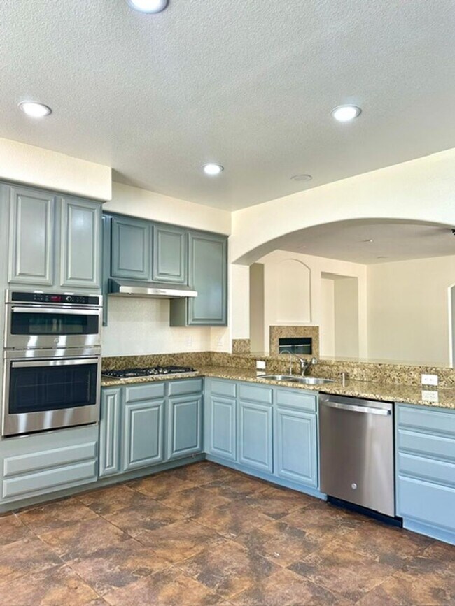 Building Photo - 2608 St Andrews Dr