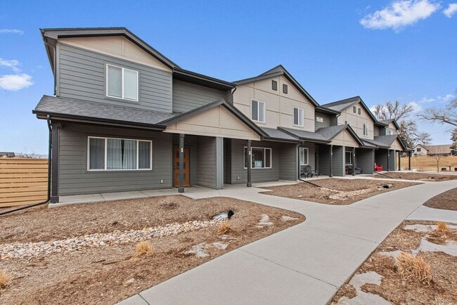 Building Photo - Students Welcome! Two Story 3 Bed 2.5 Bath Town Home North Fort Collins