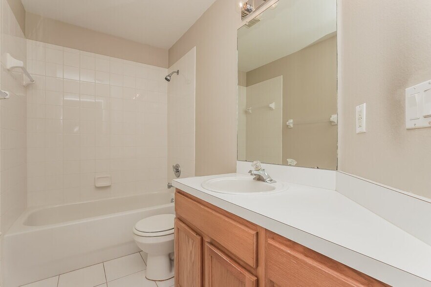 Building Photo - 926 Summer Breeze Dr