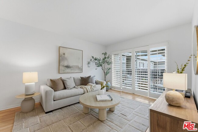 Building Photo - 2308 Schader Dr