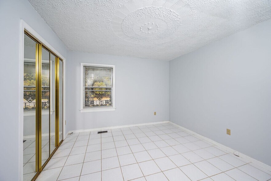 Building Photo - 7800 Tamarind Dr