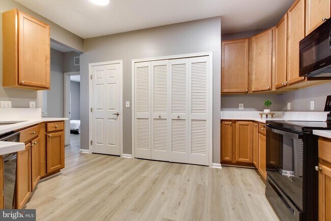 Building Photo - 7557 Stoney Run Dr