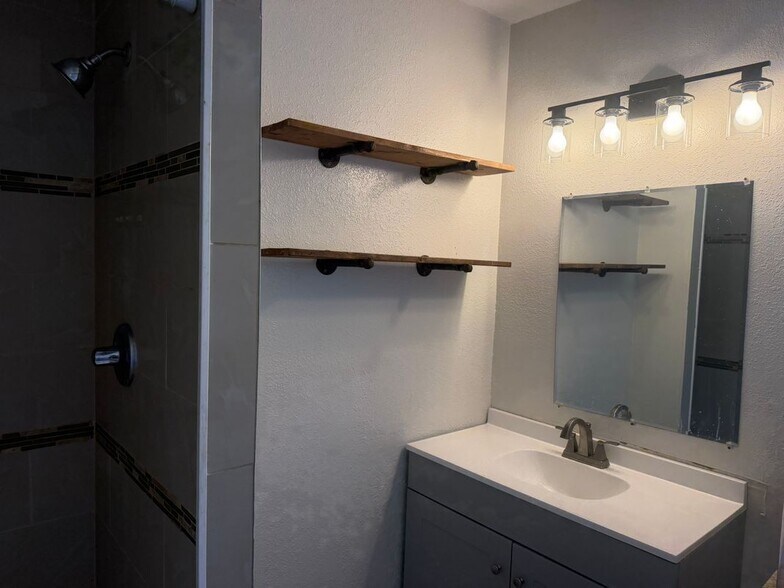 Building Photo - 2672 Kingston Ct