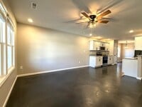 Building Photo - 3 bedroom 3 bath in Highland Park neighbor...