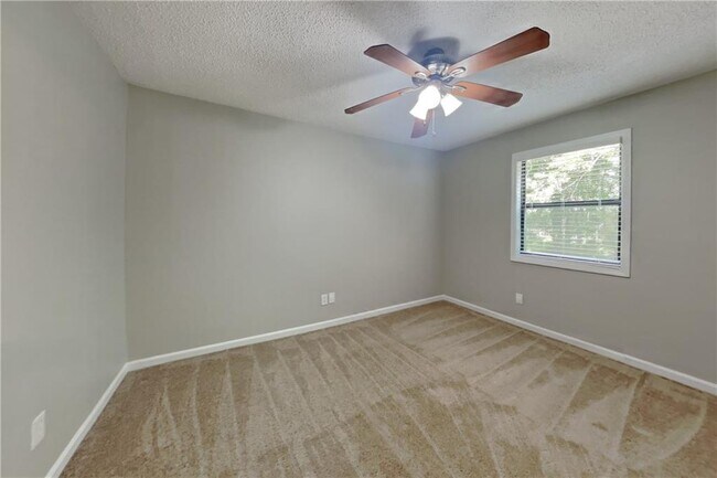 Building Photo - 1702 Hickory Grove Trail NW