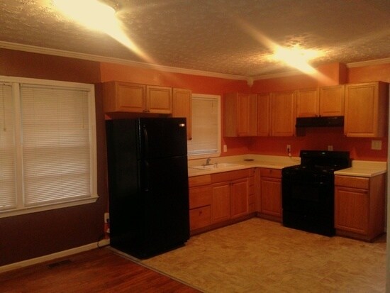 Building Photo - Cozy 2 bedroom 1 bath home located on the southeast side of Atlanta