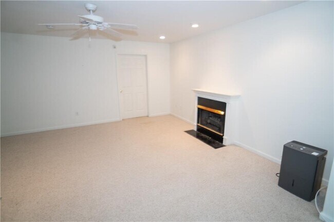 Building Photo - 9155 Nesbit Ferry Rd