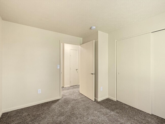 Building Photo - Live 5 Minutes from HONDA********** Rent $1324/mo*********Restaurants and Grocery Around the corner