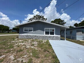 Building Photo - 3 Bedroom 1 1/2 Bath Fort Pierce