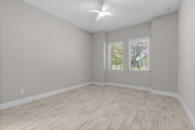 Building Photo - Move In Ready End Unit Townhome in Laureate Park | 3 Bed | Tesla Charger