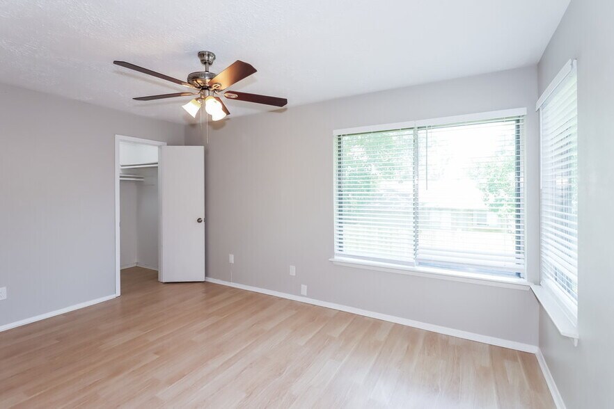 Building Photo - 15818 Gatebriar Dr