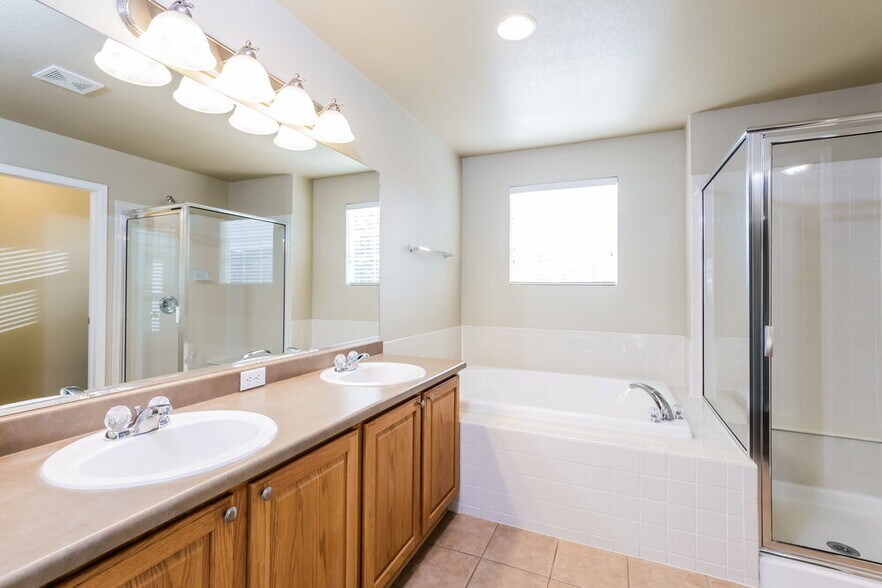 Building Photo - 3768 Deer Valley Dr