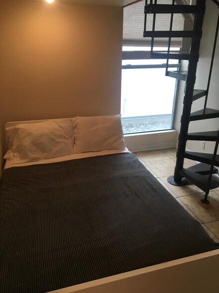 Building Photo - 3 N Christopher Columbus Blvd