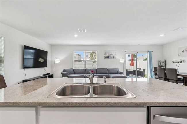 Building Photo - 5667 Chorleywood Ln