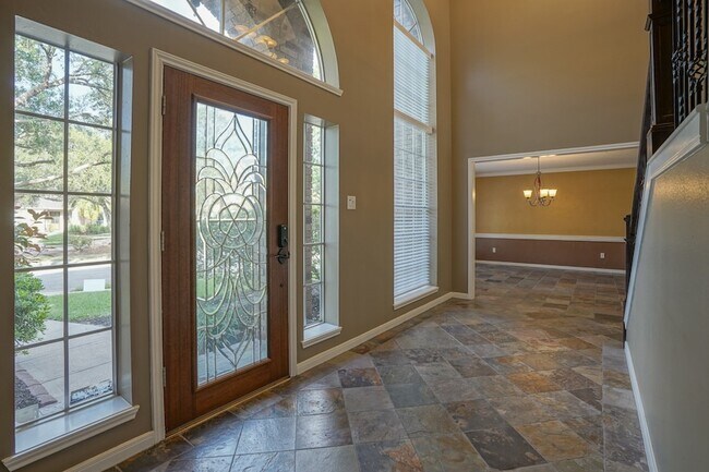 Building Photo - 2108 Lakeway Dr