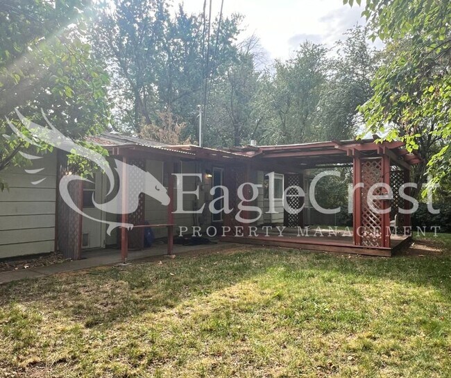 Building Photo - Two Bedroom, One Bathroom House with Fence...