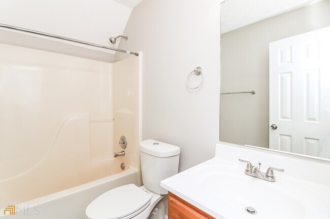 Building Photo - 260 Austin Dr