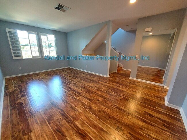 Building Photo - Immaculate 4 Bedroom, 3.5 Bath Townhome in Desirable Scotts Valley