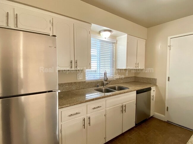 Building Photo - 20 W Gettysburg Ave