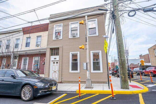 Primary Photo - 814 28th St