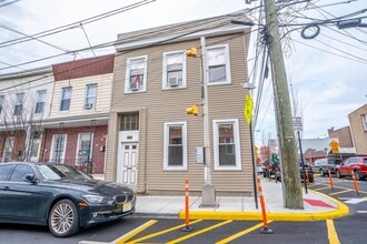 Building Photo - 814 28th St