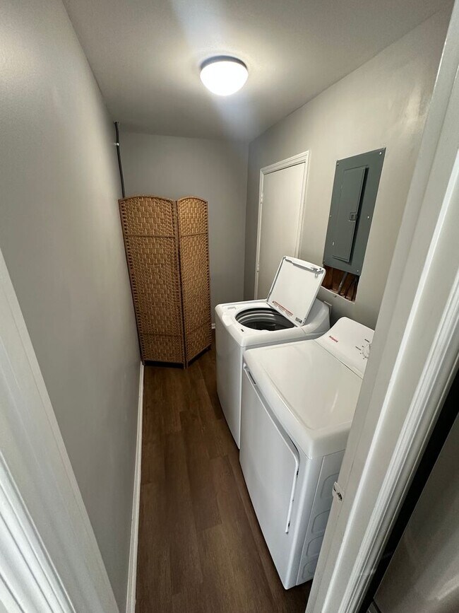 Building Photo - Harmon Creek