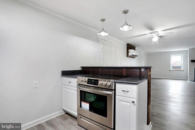 Building Photo - 205 S Princess St