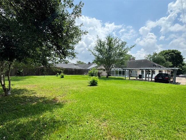 Building Photo - 7910 Sands Point Dr