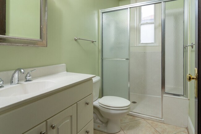 Building Photo - The Senate Club - 2 bedroom/2 bath **** MO...