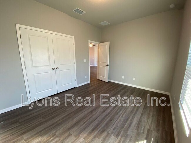 Building Photo - 2497 Cortland Ave