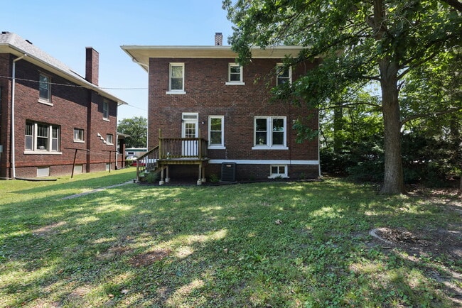 Building Photo - 401 S Buchanan St