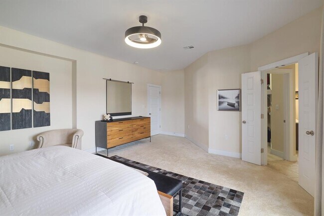 Building Photo - 5317 Gooding Dr