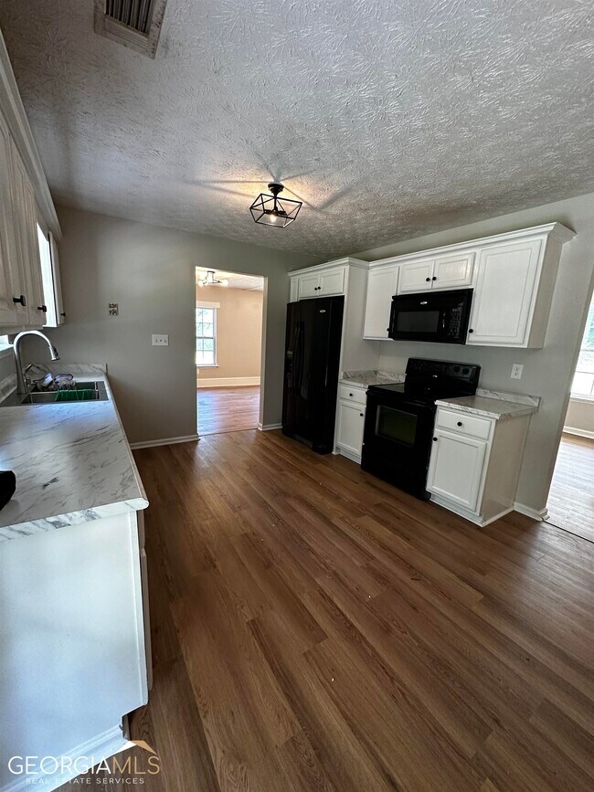 Building Photo - 641 Honey Creek Rd