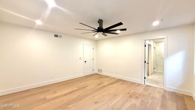 Building Photo - 8133 E Cortez Dr