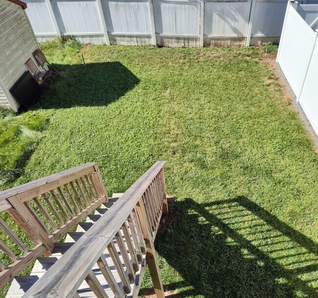 Building Photo - 3 Bed / 2-1/2 Bath Single Family Home