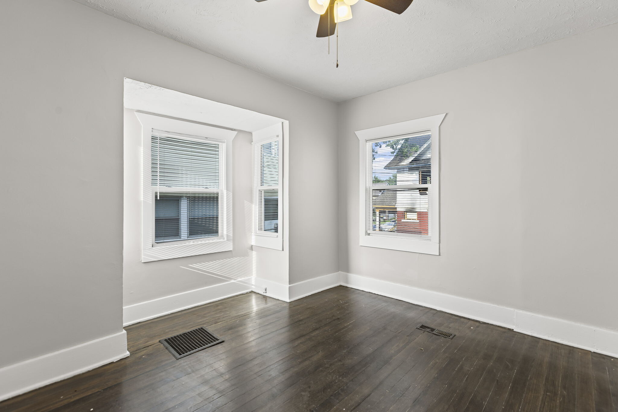 Building Photo - 336 N Hardesty Ave